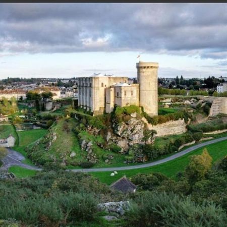 La Maison Des Remparts Apartment Falaise  Bagian luar foto