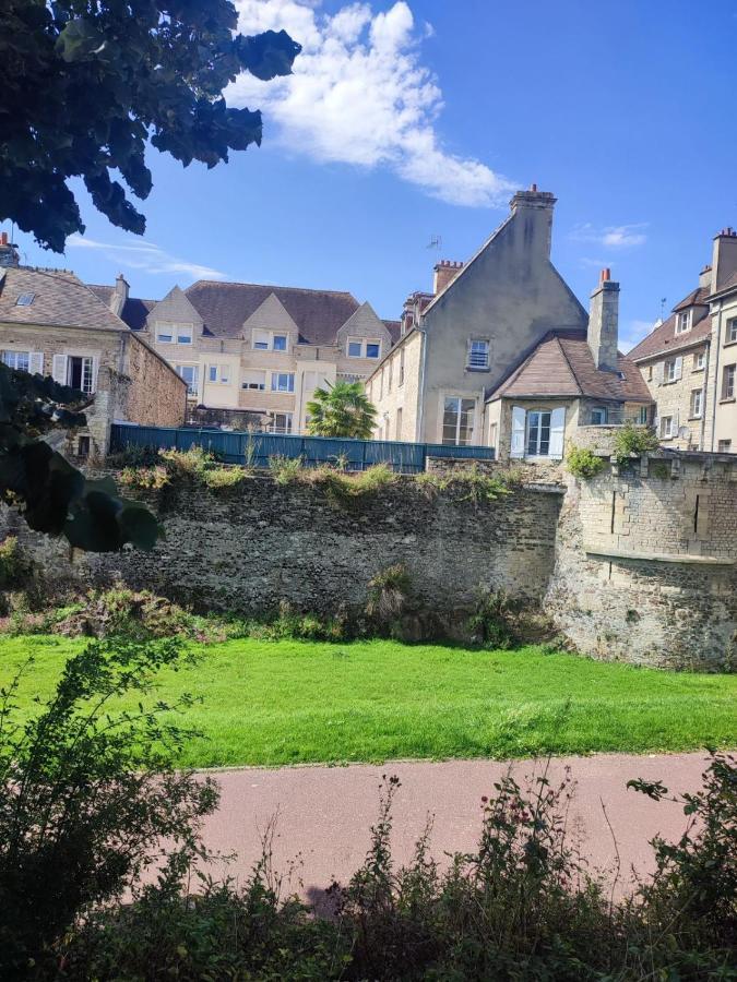 La Maison Des Remparts Apartment Falaise  Bagian luar foto